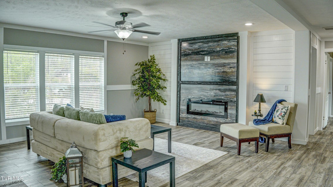 Photo #9: 850 Meadow View Road