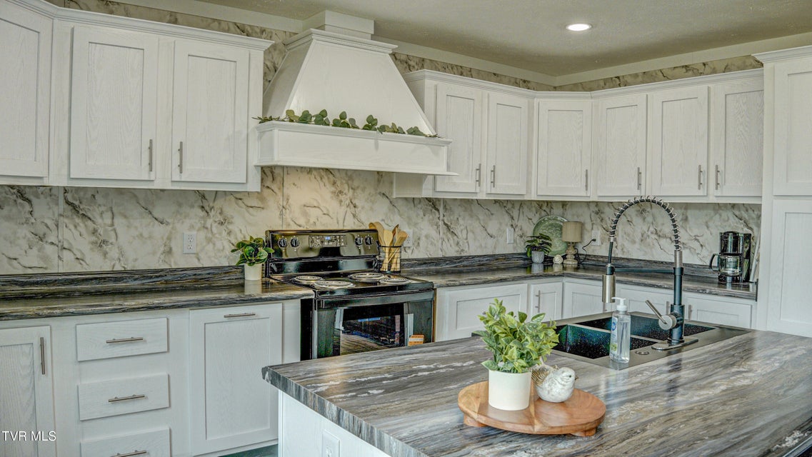 Photo #12: 850 Meadow View Road