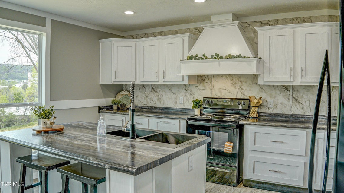 Photo #14: 850 Meadow View Road