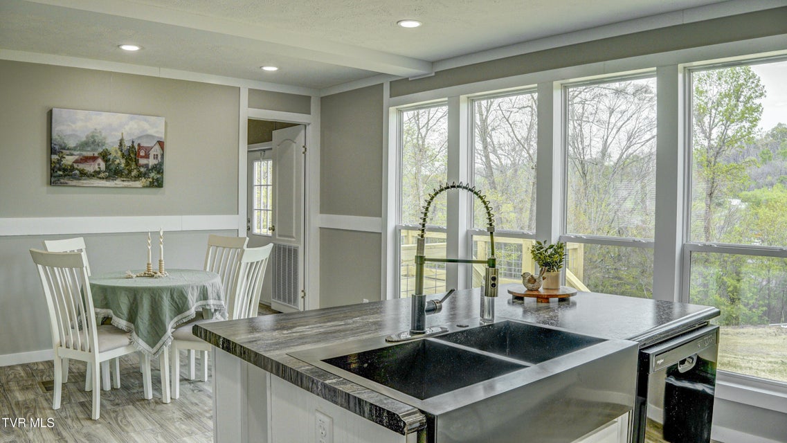 Photo #15: 850 Meadow View Road