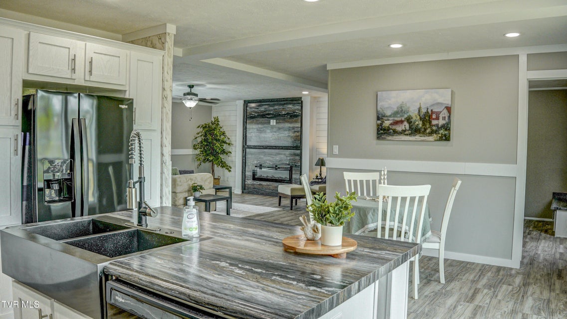 Photo #16: 850 Meadow View Road