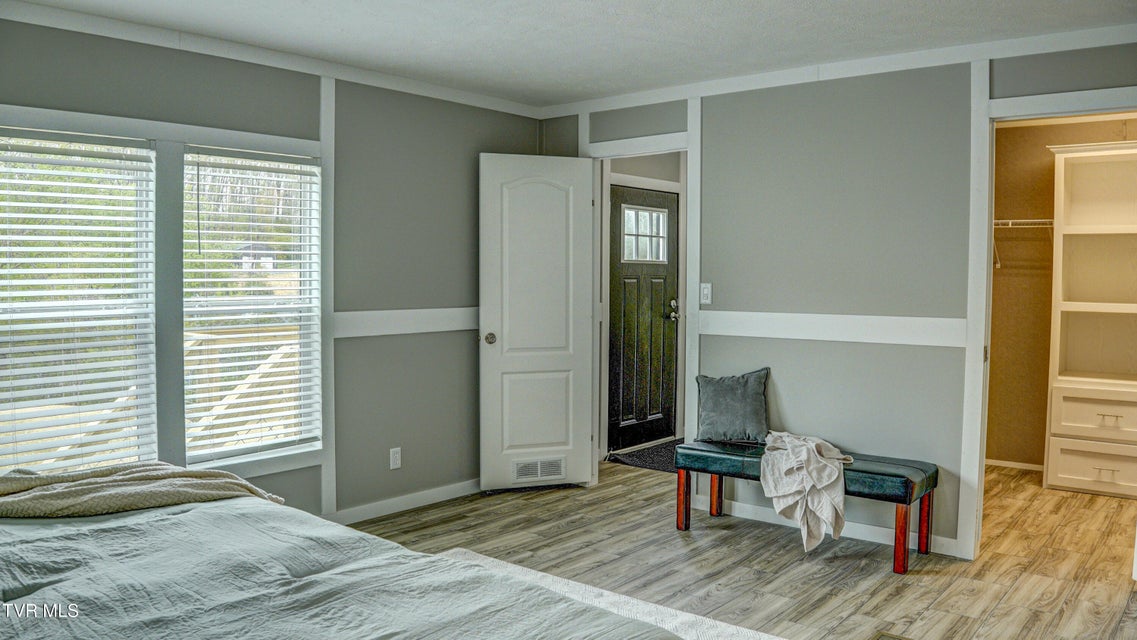 Photo #21: 850 Meadow View Road