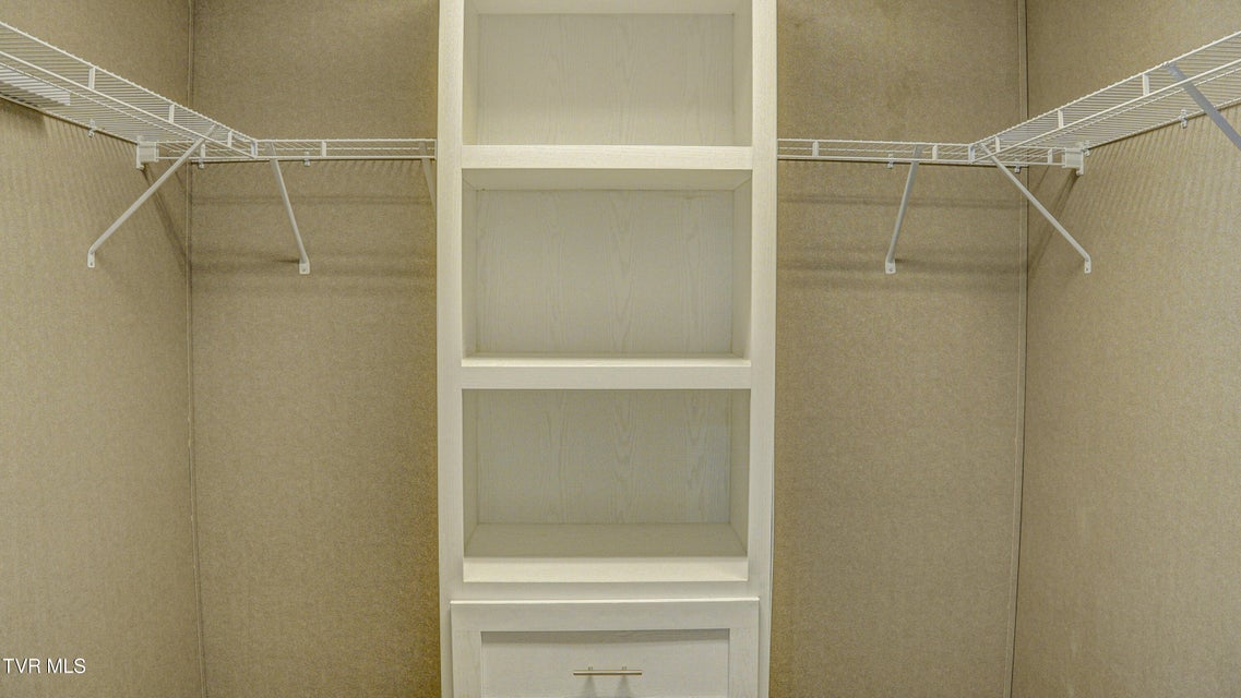 Photo #23: 850 Meadow View Road