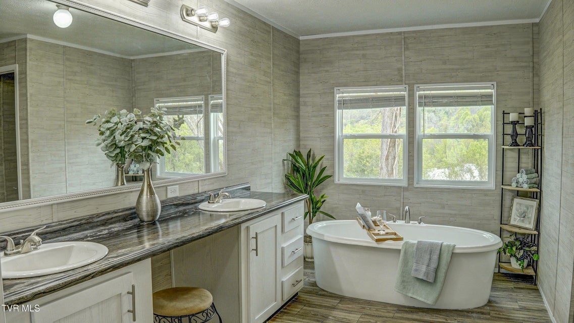 Photo #24: 850 Meadow View Road