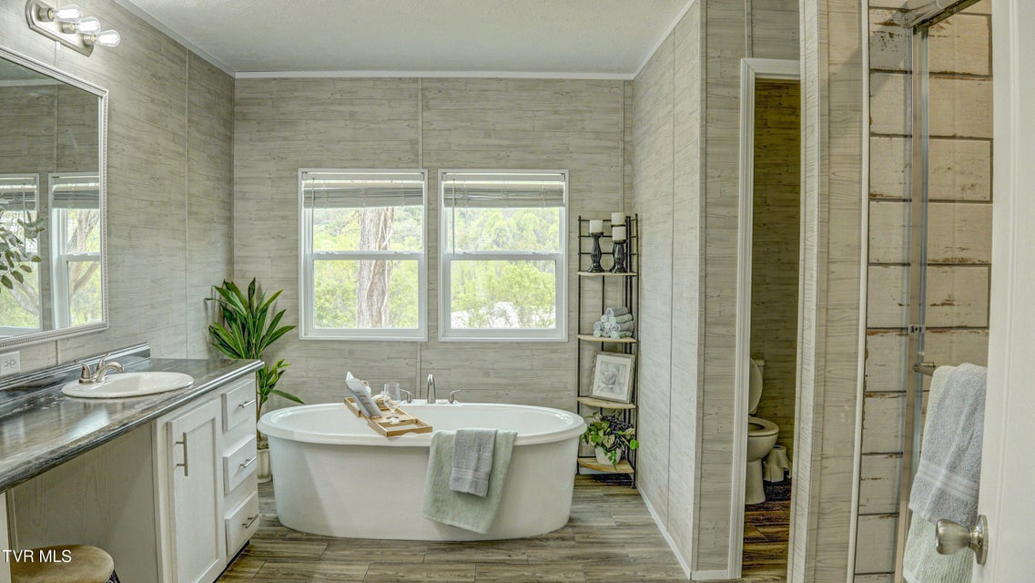 Photo #25: 850 Meadow View Road