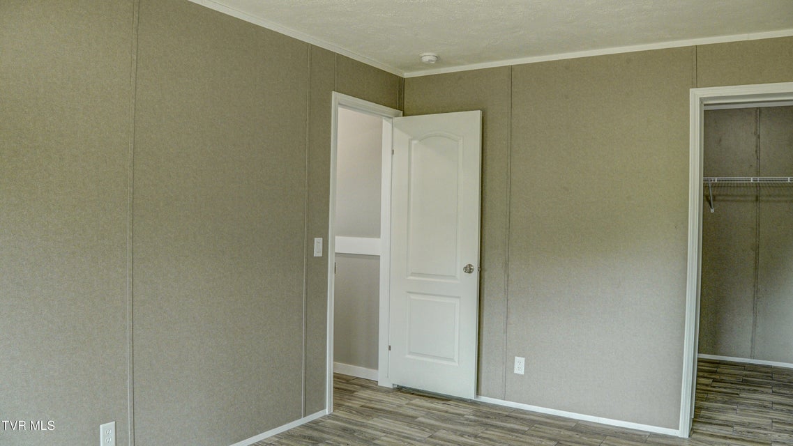 Photo #31: 850 Meadow View Road