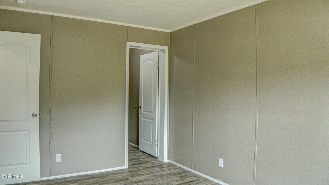 Photo #32: 850 Meadow View Road