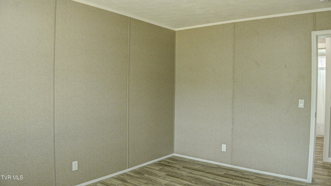 Photo #35: 850 Meadow View Road