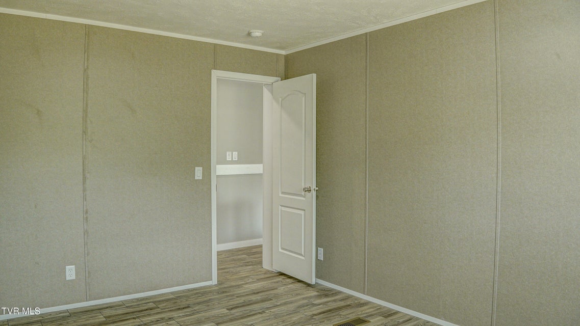 Photo #36: 850 Meadow View Road