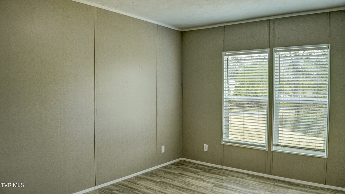 Photo #37: 850 Meadow View Road