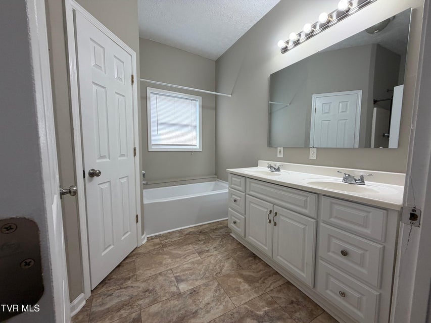 Photo #18: 142 Wanola Avenue