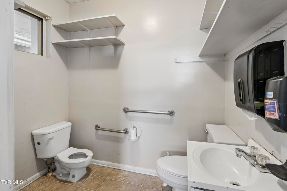 Photo #34: 551 Mocking Bird Court