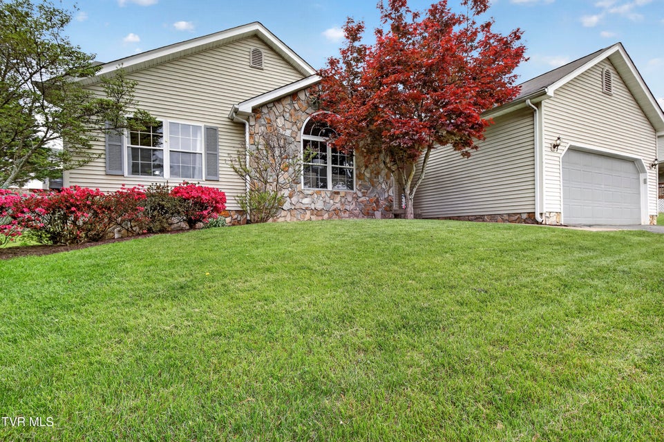 Photo #4: 319 Leslie Court