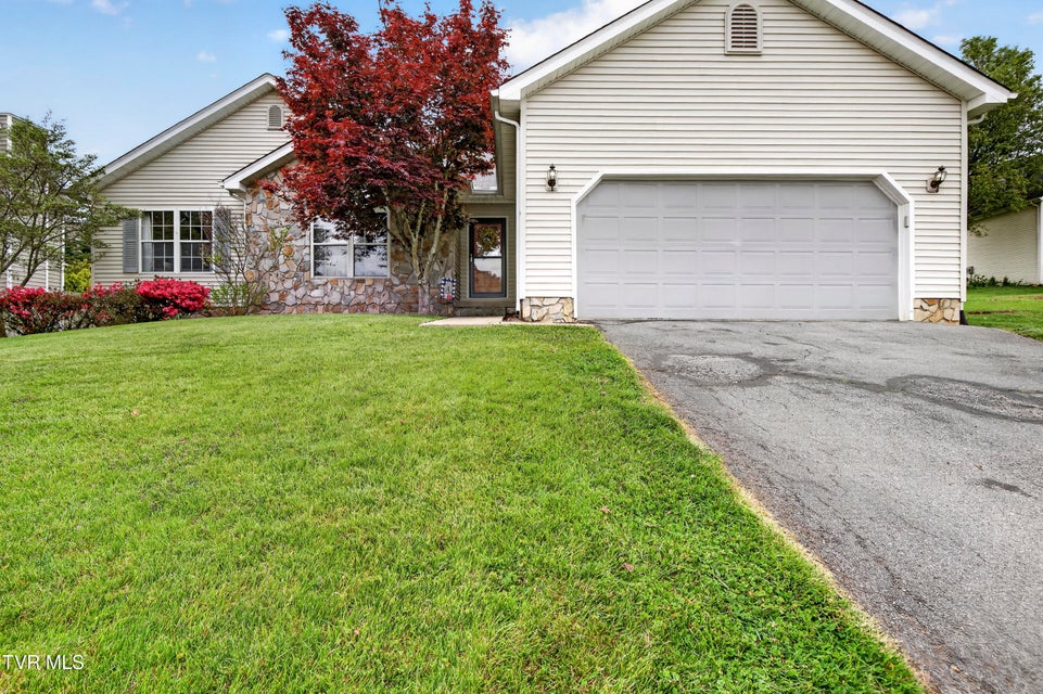 Photo #3: 319 Leslie Court