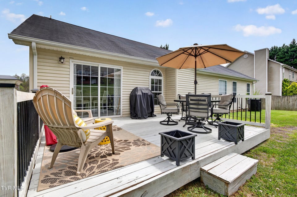 Photo #33: 319 Leslie Court