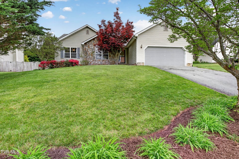 Photo #2: 319 Leslie Court