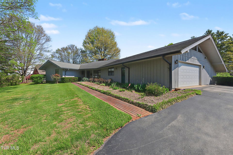 Photo #5: 310 Par Lane