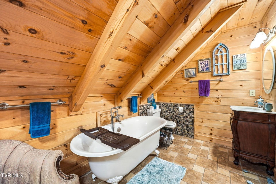 Photo #32: 625 Goods Drive