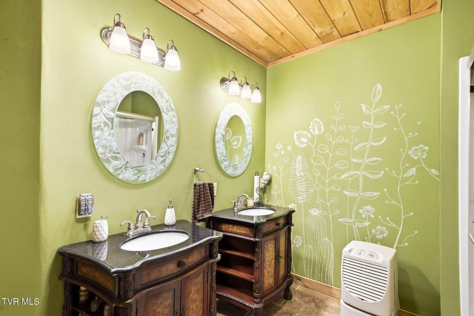 Photo #36: 625 Goods Drive