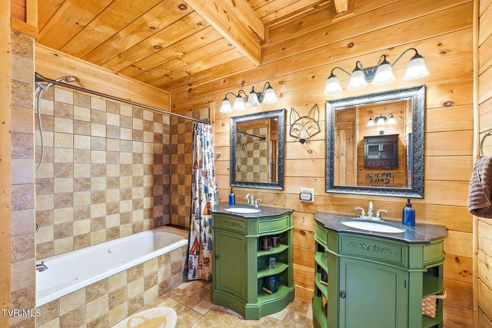 Photo #40: 625 Goods Drive