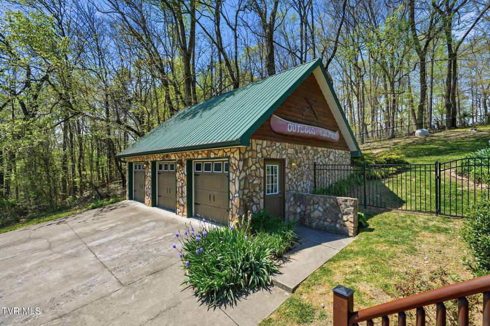 Photo #58: 625 Goods Drive