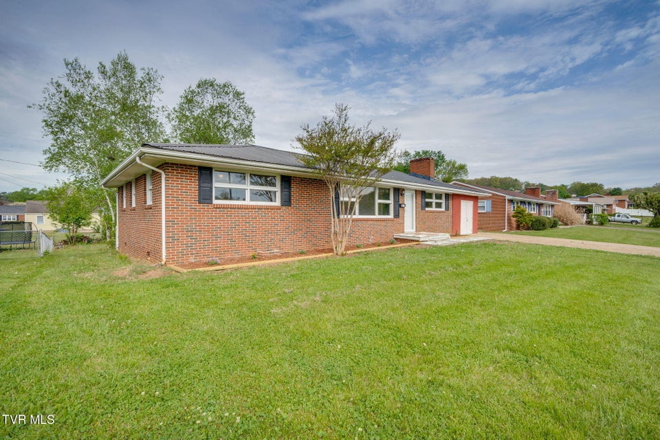 Photo #3: 812 Mimosa Drive