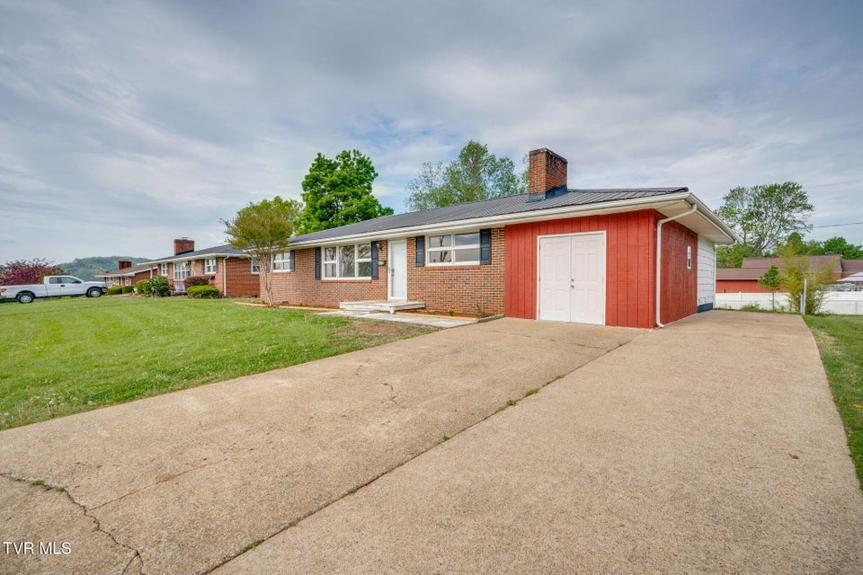 Photo #4: 812 Mimosa Drive