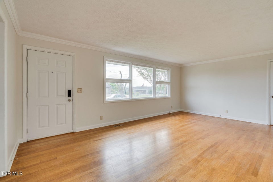 Photo #8: 812 Mimosa Drive