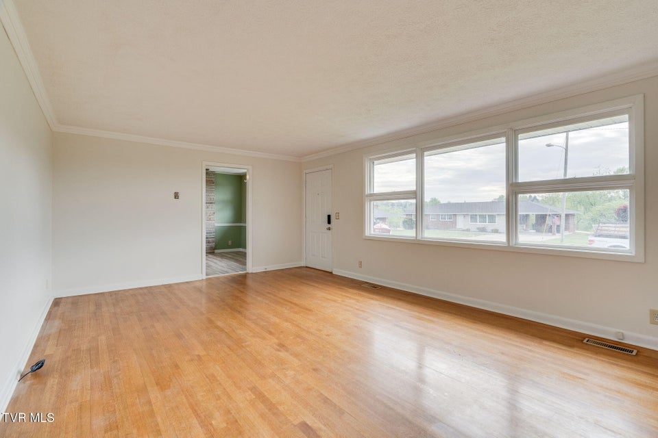 Photo #10: 812 Mimosa Drive