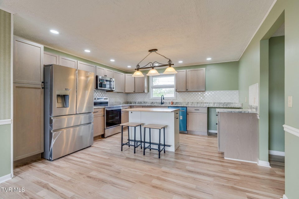 Photo #15: 812 Mimosa Drive