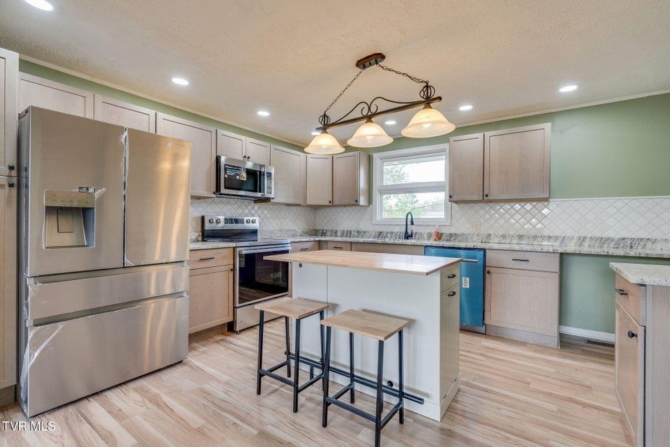 Photo #16: 812 Mimosa Drive