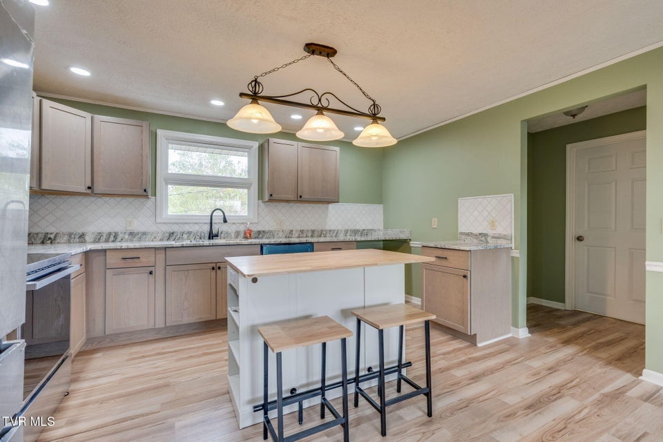 Photo #18: 812 Mimosa Drive