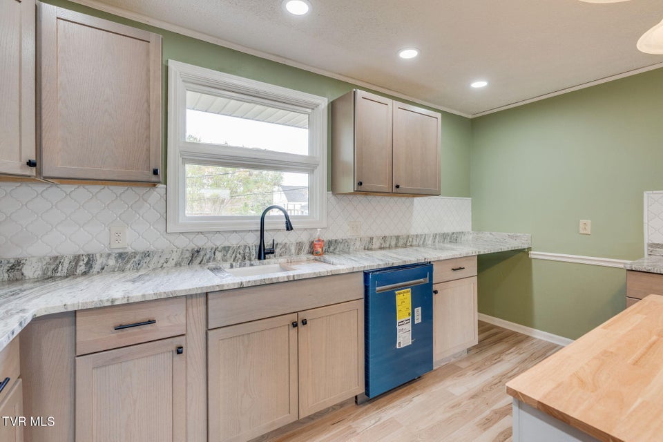 Photo #20: 812 Mimosa Drive