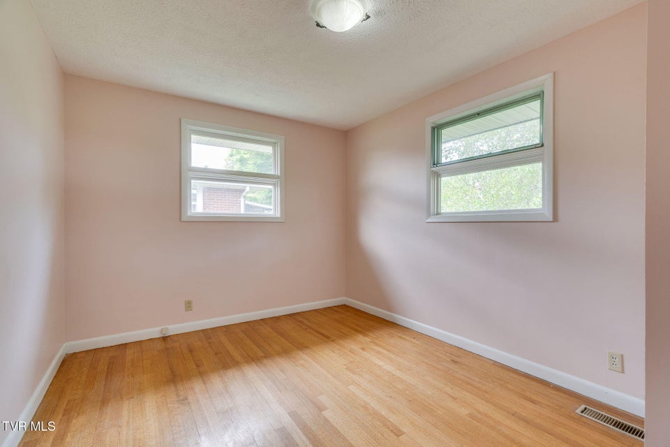 Photo #28: 812 Mimosa Drive