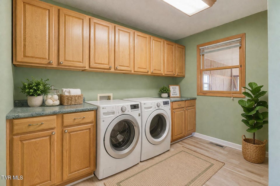 Photo #36: 812 Mimosa Drive