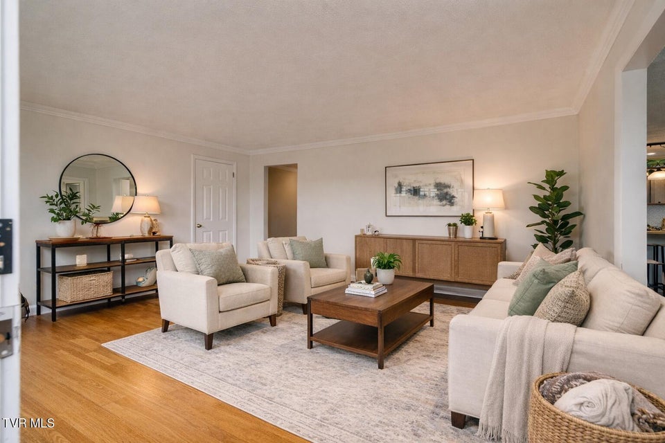 Photo #5: 812 Mimosa Drive