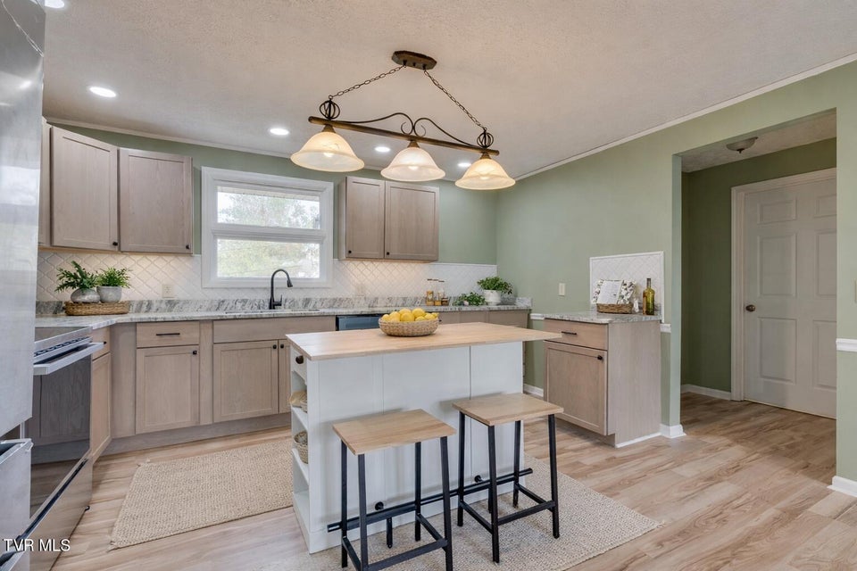 Photo #17: 812 Mimosa Drive