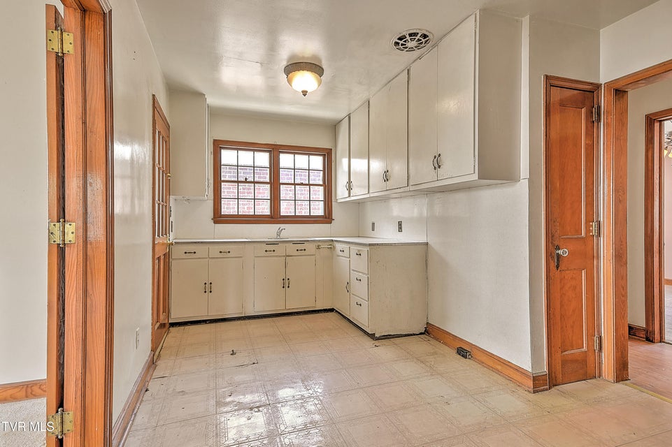 Photo #16: 1154 Catawba Street