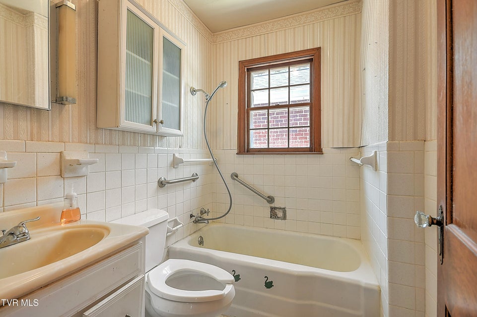 Photo #29: 1154 Catawba Street