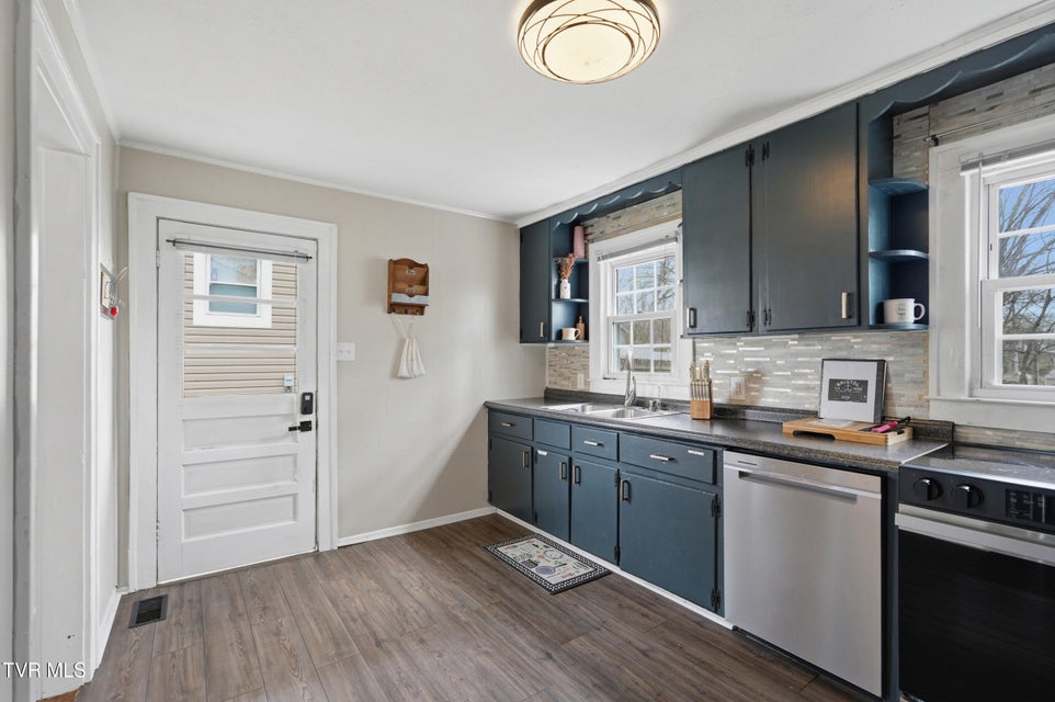 Photo #13: 302 Hale Street