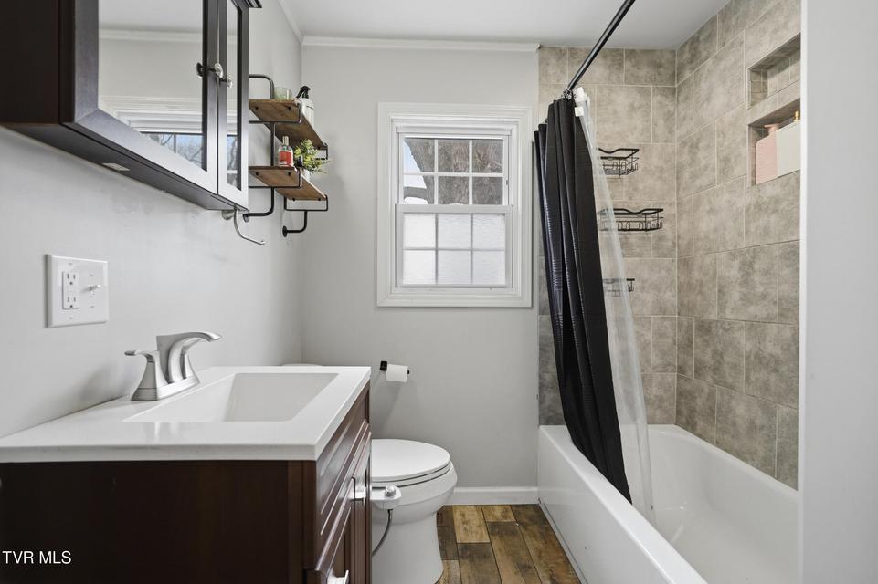 Photo #15: 302 Hale Street