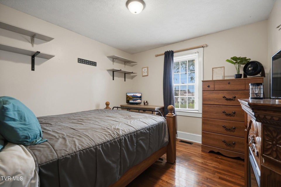 Photo #17: 302 Hale Street