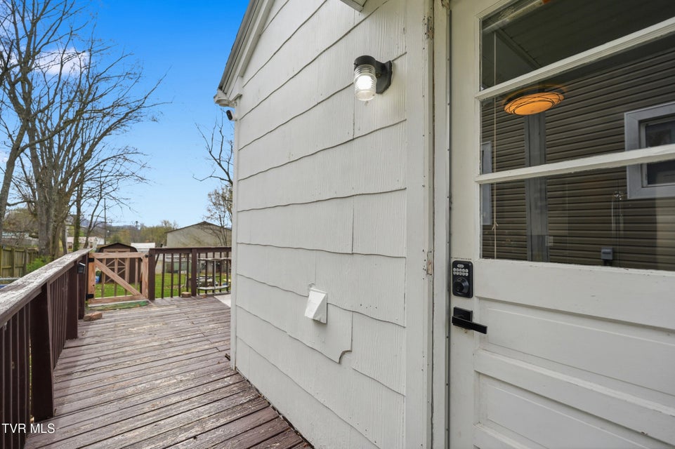 Photo #25: 302 Hale Street