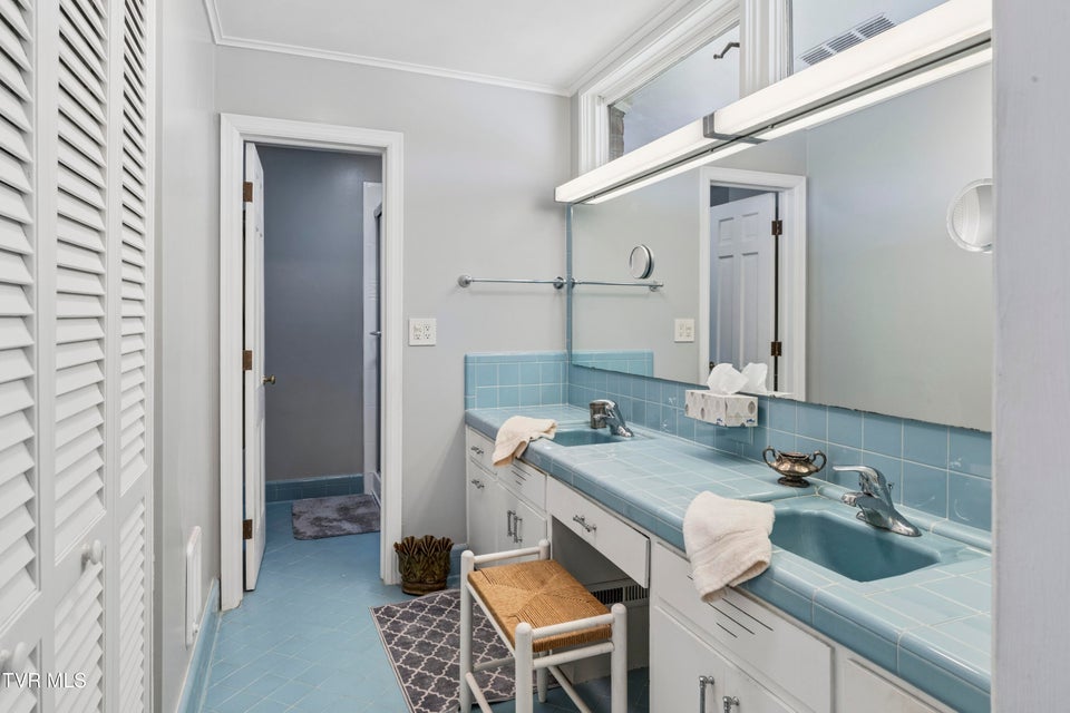 Photo #36: 303 Hillside Road