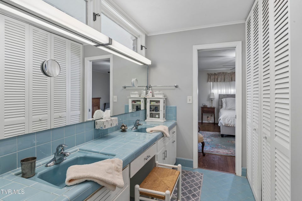 Photo #38: 303 Hillside Road