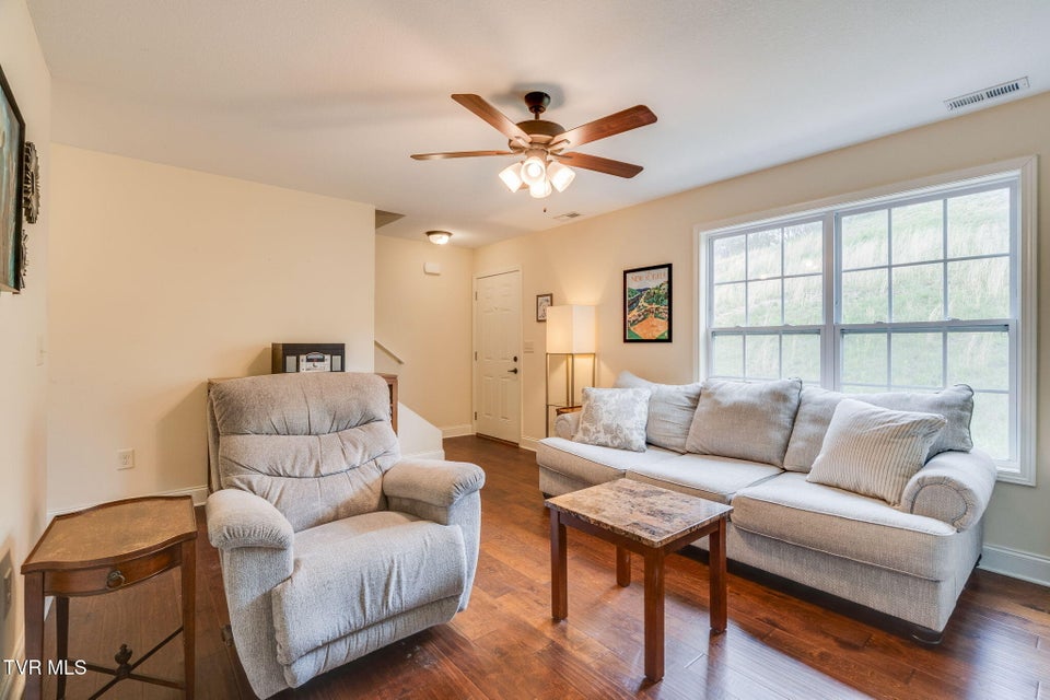 Photo #6: 704 Grays Pointe Court