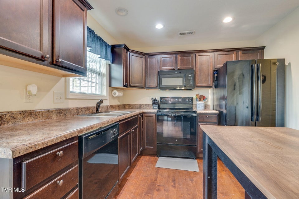 Photo #10: 704 Grays Pointe Court