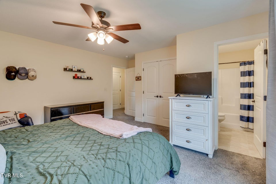 Photo #17: 704 Grays Pointe Court