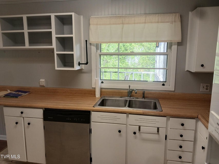 Photo #7: 217 Holland Drive