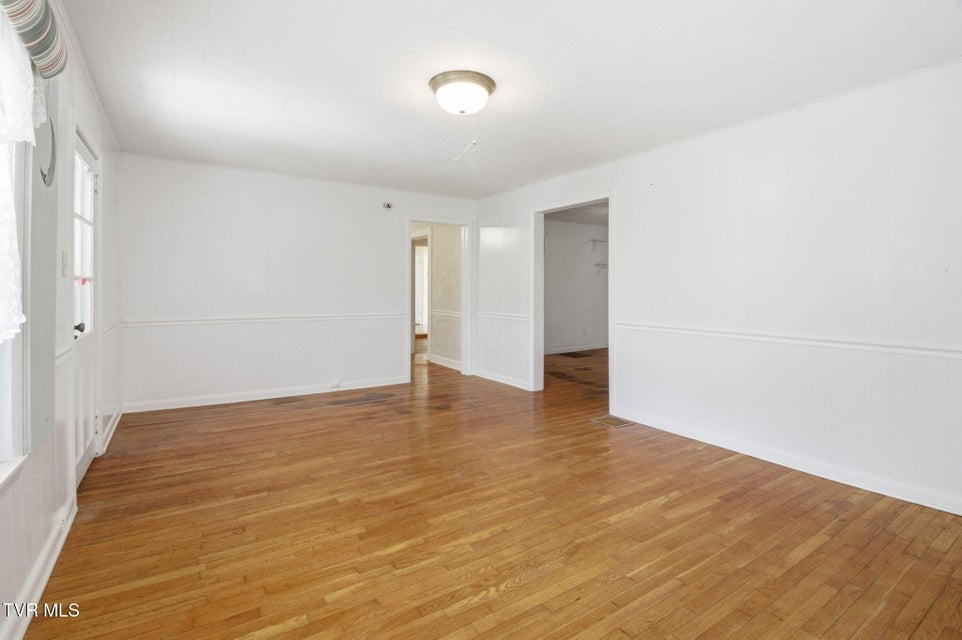 Photo #31: 2412 Reservoir Road